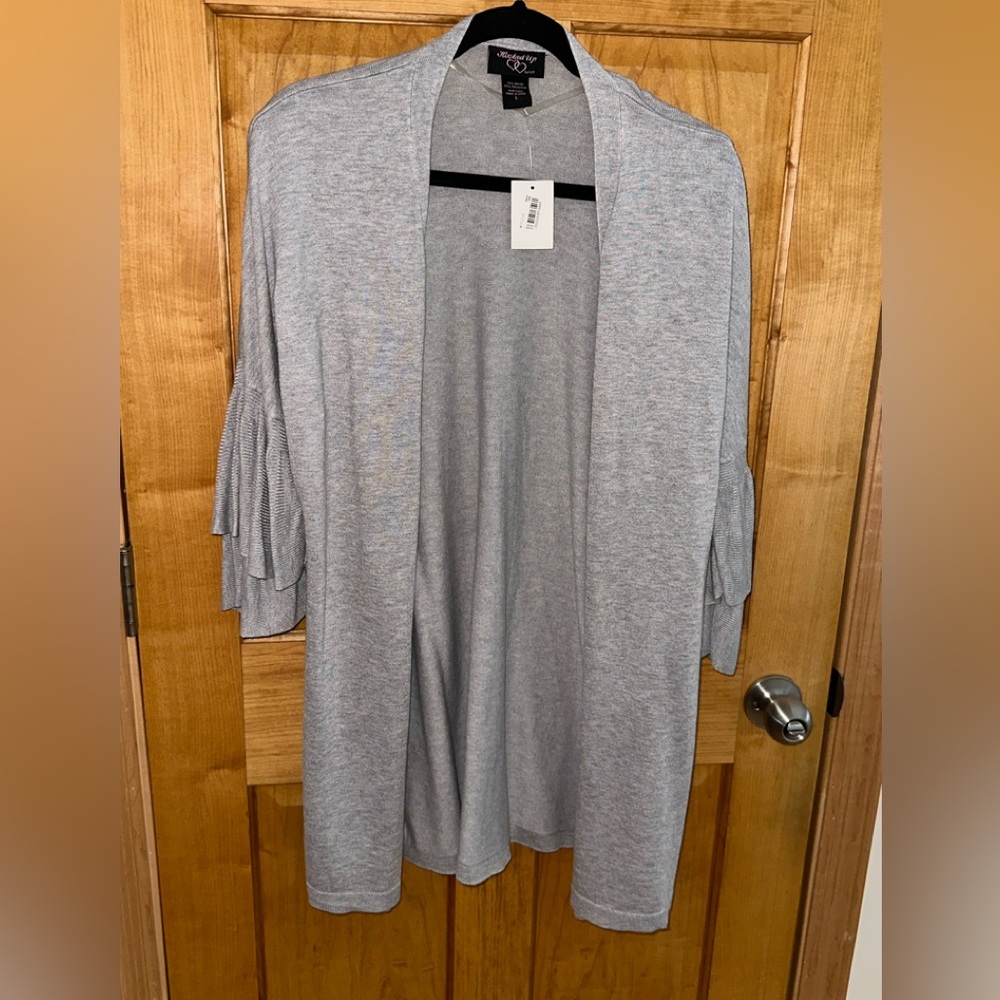 New with Tags Macy’s Hooked Up by I.O.T Gray Open Cardigan Ruffle Sleeves Large